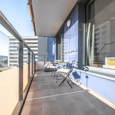 Park Free Garage Parking شقة